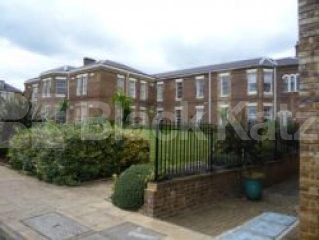 			LET, 3 Bedroom, 1 bath, 1 reception Serviced Apartments			 Princess Park Manor, Frien Barnet